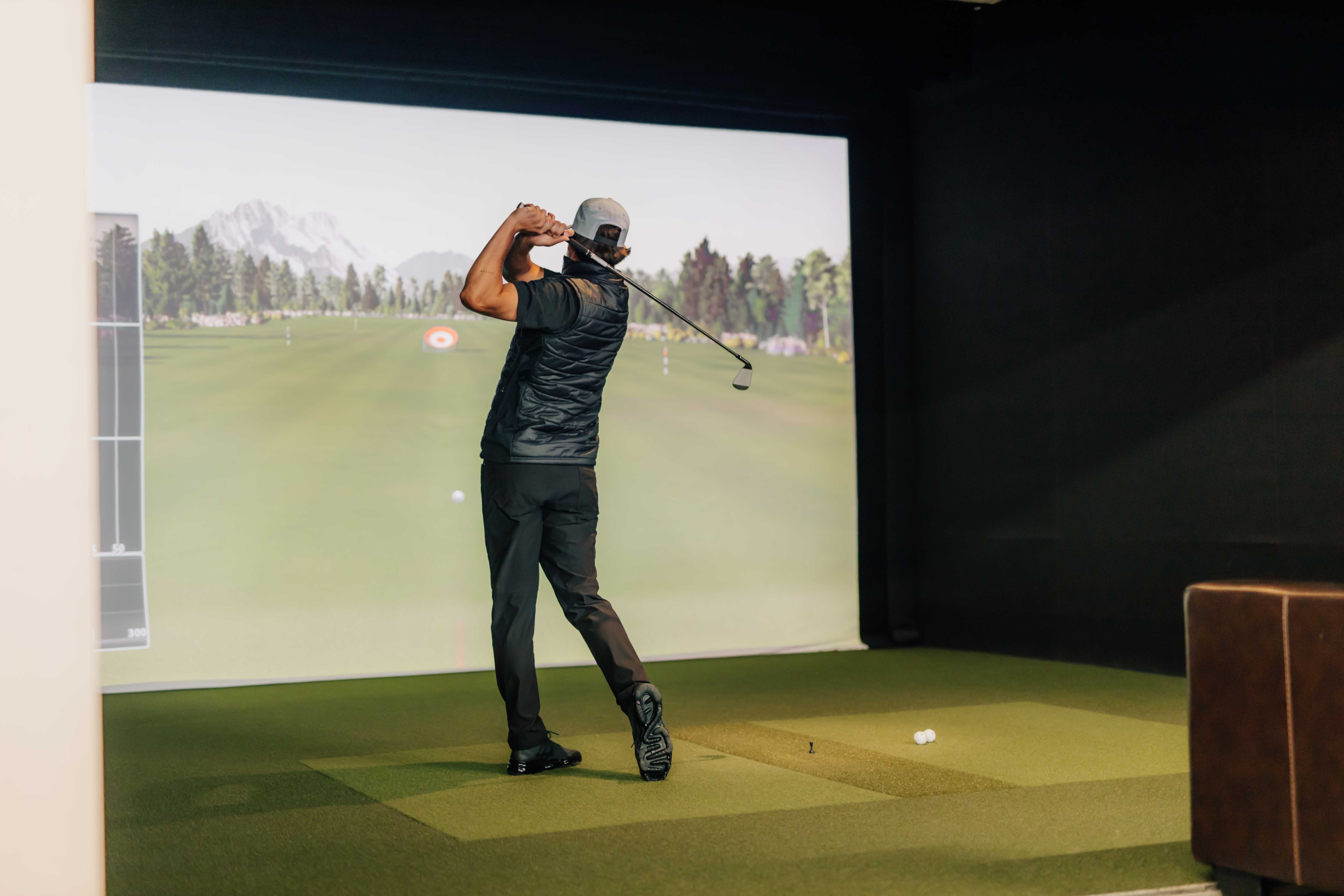 Indoor golf simulator bay
